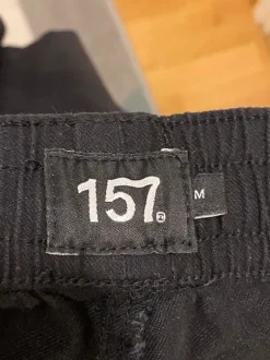 157 shortsit, koko M
