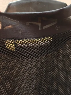 A T- tiimin musta verkkopaita