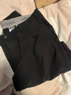 Adidaksen tekniset shortsit