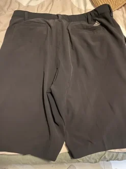 Adidaksen tekniset shortsit