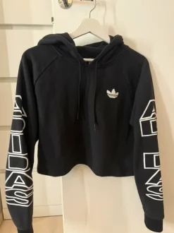 Adidas huppari