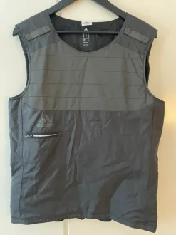 Adidas tuulenpitävä hengittävä juoksuliivi