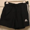 Adidas uimashortsit