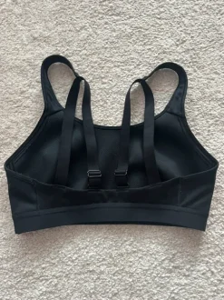 Adidas urheiluliivit