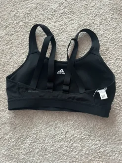 Adidas urheiluliivit