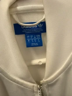 Adidas valkoinen verkkatakki