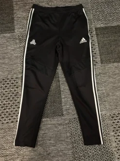 Adidas verkkarit