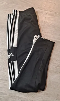 Adidas verkkarit