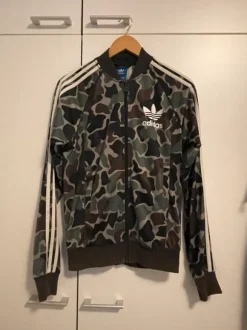 Adidas verryttelytakki