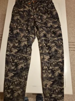 Anar metsästyspuku. Koko L.