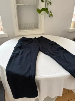 Aritzia collegehousut