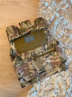 Armeijaliivi esim halloweenasuun