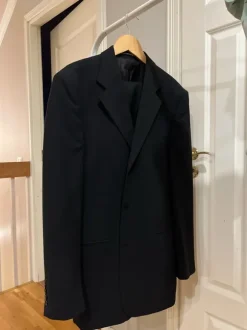 Batistini musta puvuntakki