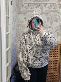 Beige-musta Kani fleecehuppari (M)