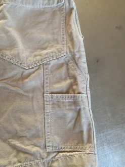 Beiget cargo shortsit