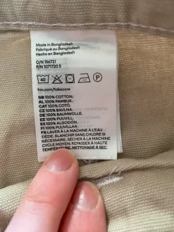 Beiget cargo shortsit