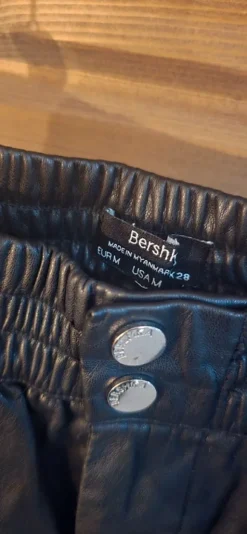 Bershka nahkahousut