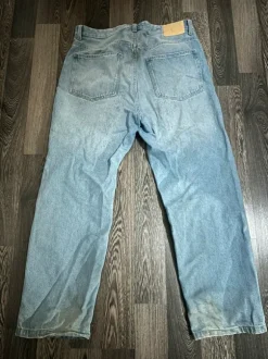 Bershka Straightleg/baggy jeans