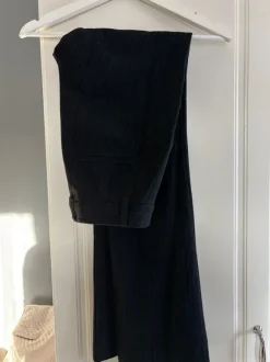 Bik Bok suorat housut