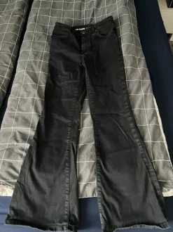 Bikbok leveä lahkeiset mustat farkut l koko