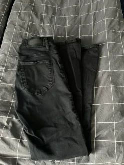 Bikbok leveä lahkeiset mustat farkut l koko