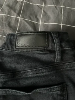 Bikbok leveä lahkeiset mustat farkut l koko