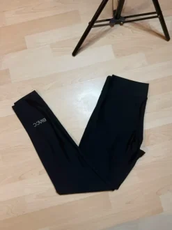 Blacc mustat treeni trikoot