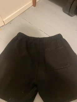 Black essentials shorts