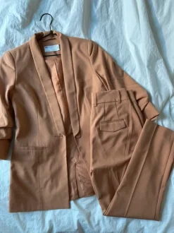 Bleiseriasu setti housut 34 & bleiseri 36