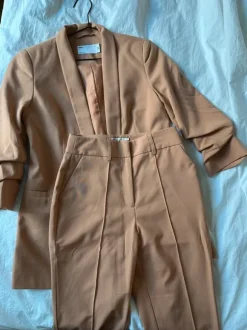 Bleiseriasu setti housut 34 & bleiseri 36