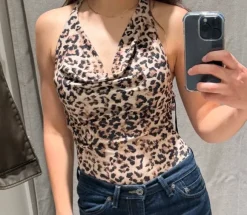 Body w panterkę z odkrytymi plecami