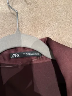 Brun satin klänning