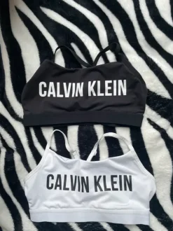 Calvin Klein topit