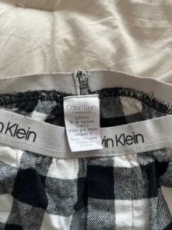 Calvin Klein yöhousut