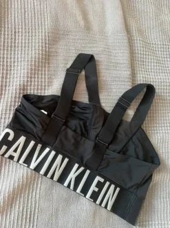 Calvin Klein yläosa
