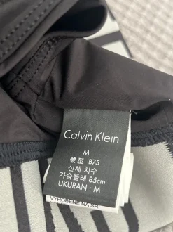 Calvin Klein yläosa