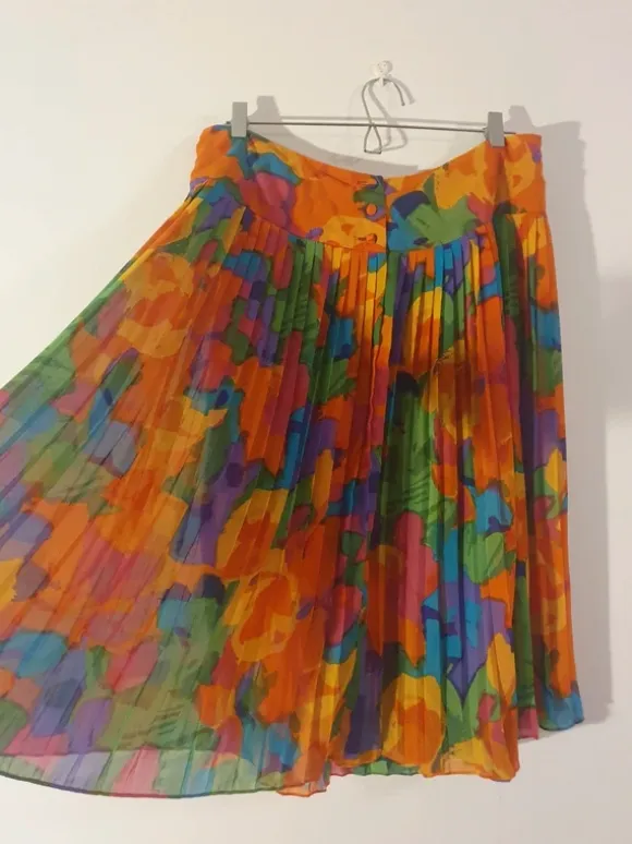 Colourful vintage pleated skirt
