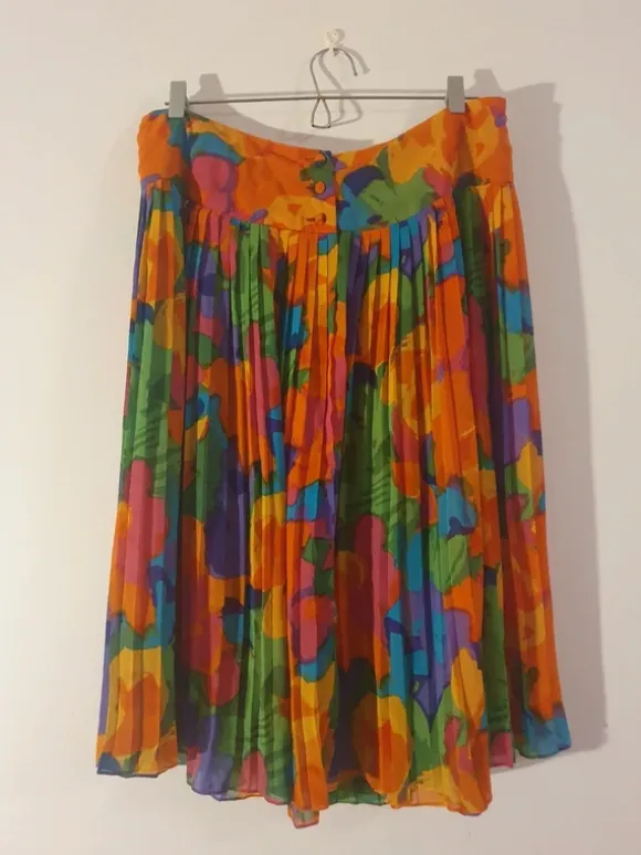 Colourful vintage pleated skirt