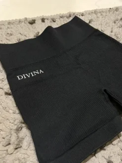 DIVINA shortsit