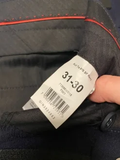 Dressman tummansininen puku