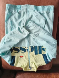 Ellesse koko M. Uudenveroinen.