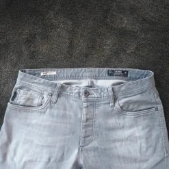 Farkut, Jack and Jones