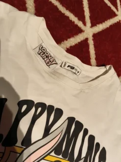 Fb sister Looney tunes t-paita