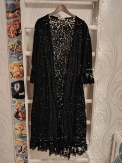 Fiini fröökynä pitsijakku