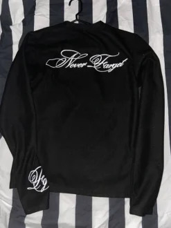 Forget Raven Sweater size S