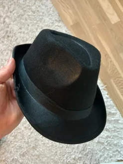 Gangsteri naamiaisasu