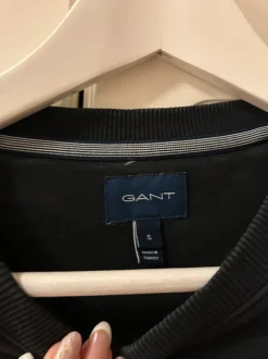 Gant musta college