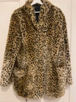 Gina tricot leotekoturkis