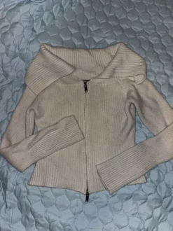 Ginatricot vaalea pitkähihainen