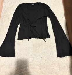 Ginatricotin solmittava paita